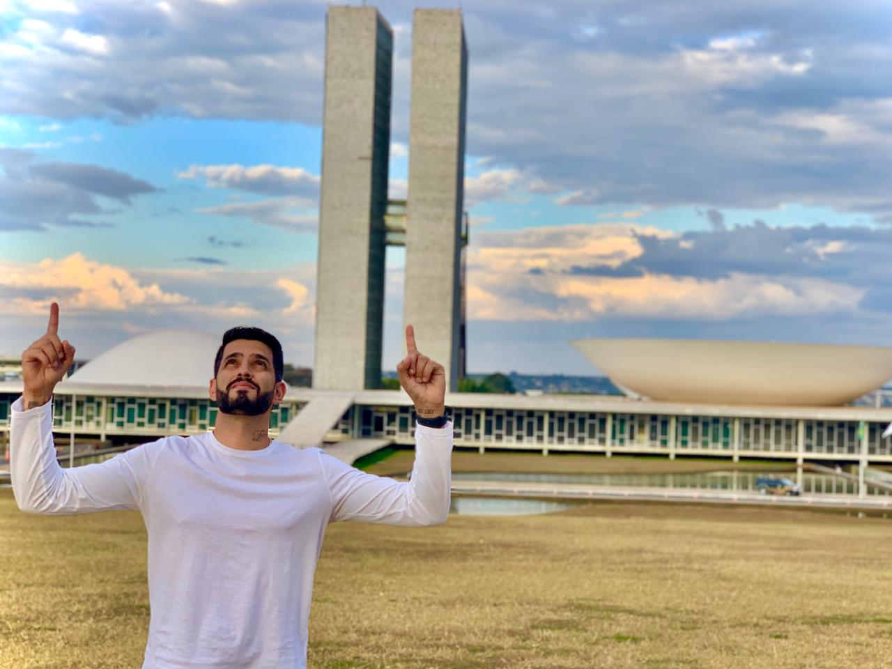 Criador Alex Piffer comemora lei mais severa para maus-tratos animais