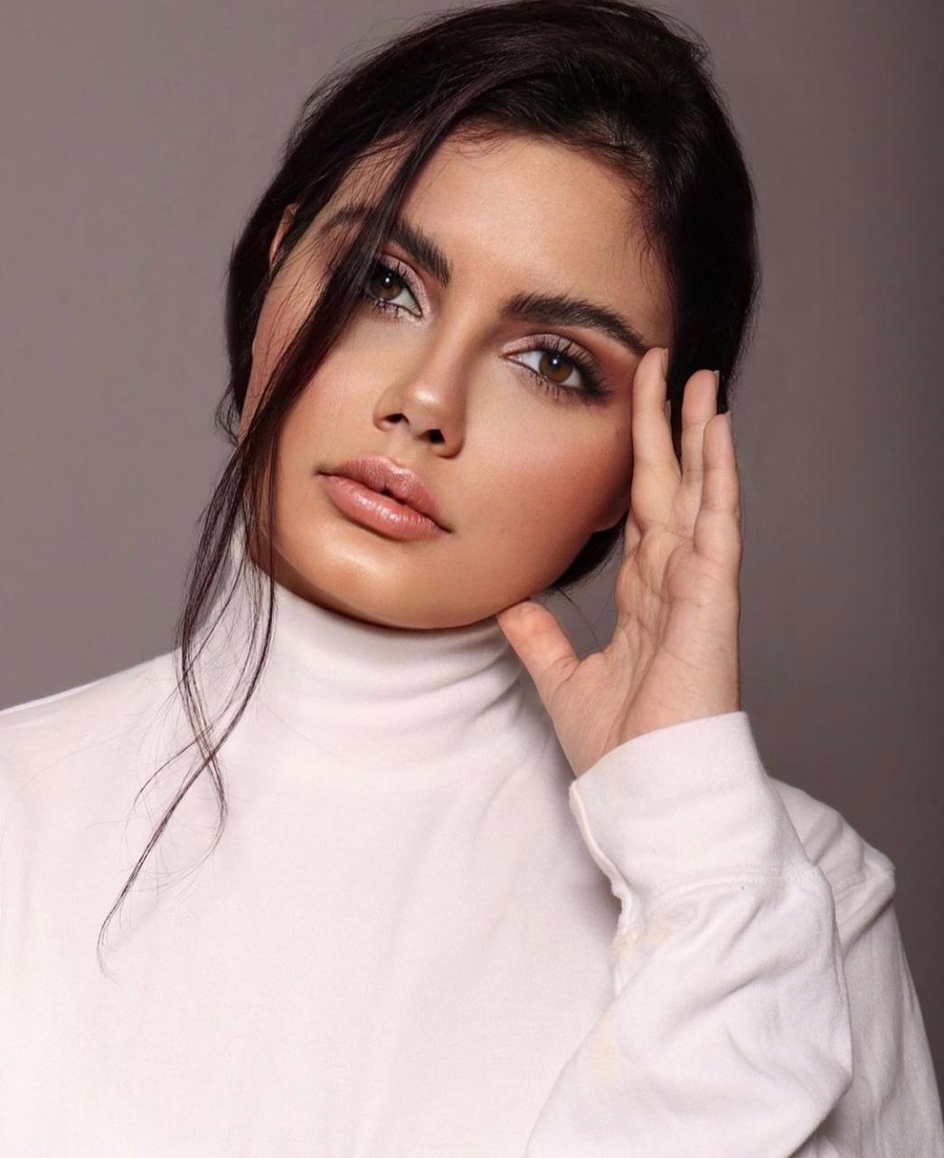Julia Paranhos