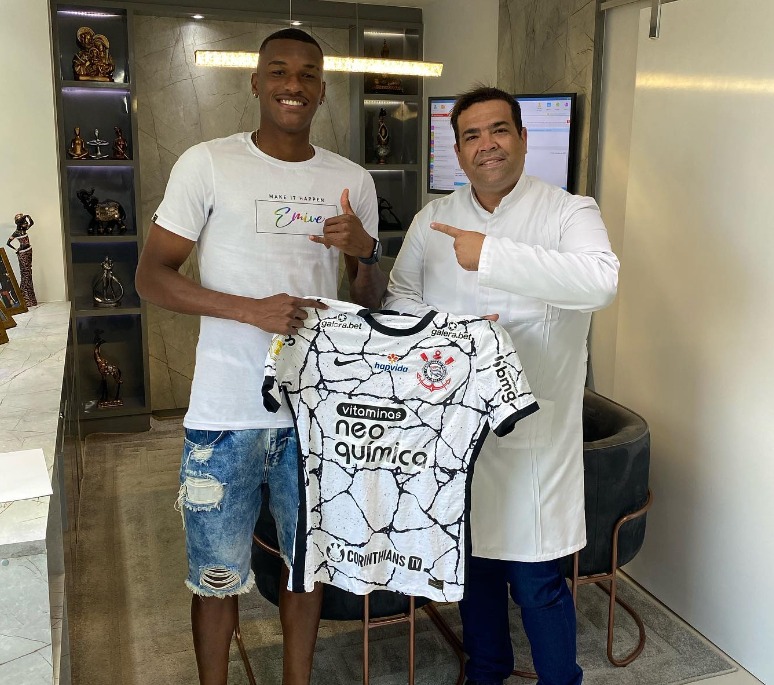 Júlio Coelho e jogador