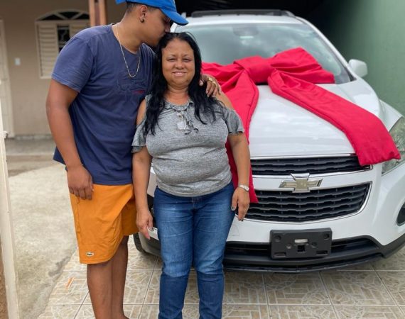 Mc Vinicius Pretão e sua mãe