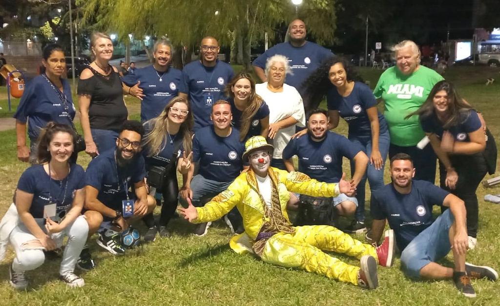 Integrantes da Associação Amigos da Praça Cristal