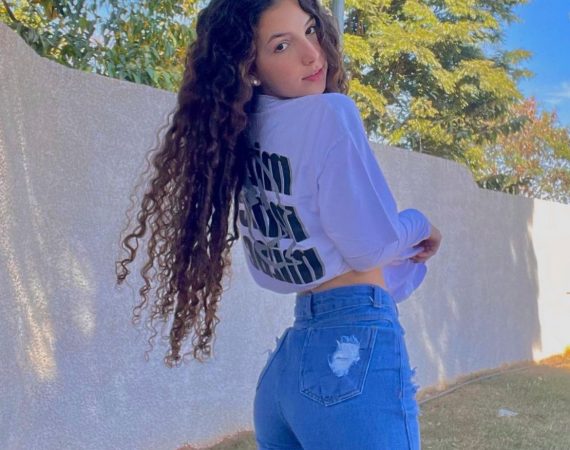 Julia Dourado