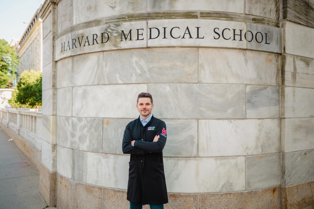 Dr. Adriano Oliveira